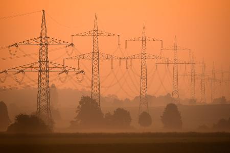 Strom hat sich für Verbraucher mittelfristig ebenfalls stark verteuert (Archivbild)