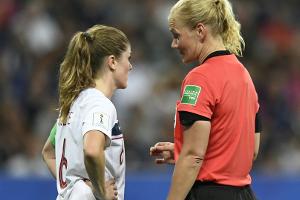 Keine deutsche Schiedsrichterin bei Frauen-EM in der Schweiz