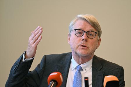 Ohne einen generellen Paradigmenwechsel ist eine nachhaltige Steuerung und Begrenzung aus Sicht von Hans-Eckhard Sommer nicht möglich. Diesen schlage er nicht als Präsident des Bundesamts für Migration und Flüchtlinge (Bamf) vor, sondern als Privatperson, sagt er. (Archivfoto) 