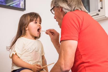 Bei Kindern sind die Mandeln noch nicht voll ausgebildet. Das macht sie anfälliger für Entzündungen. Bei Kindern sind die Mandeln noch nicht voll ausgebildet. Das macht sie anfälliger für Entzündungen.