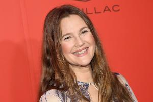 Drew Barrymore erzählt, dass ein Ex-Freund mal mit ihr und seiner Mutter zusammenwohnen wollte. (Archivbild)