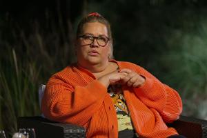 Nachdem sich Ilka Bessin über ihre TV-Kollegen empört hat, gibt sie zu: "Ich war genauso"