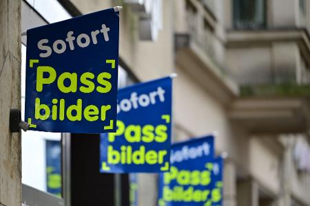 Ab Mai sollten von der Passbehörde eigentlich nur noch digitale Fotos akzeptiert werden, die entweder direkt in der Behörde angefertigt oder durch auf einem festgelegten, sicheren Übermittlungsweg von einem Fotostudio dorthin gesendet werden. (Archivfoto)
