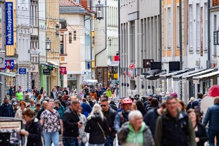 18 Prozent der Ostdeutschen geben an, täglich in ihre Innenstadt zu gehen oder zu fahren. Bei Westdeutschen sind es lediglich zehn Prozent. (Symbolbild) 18 Prozent der Ostdeutschen geben an, täglich in ihre Innenstadt zu gehen oder zu fahren. Bei Westdeutschen sind es lediglich zehn Prozent. (Symbolbild)