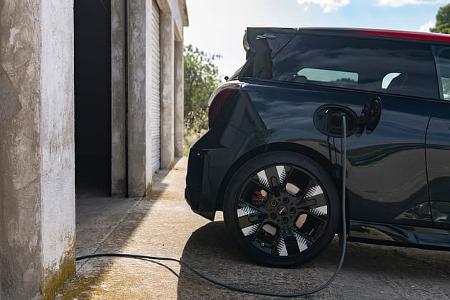 Mini Cooper John Cooper Works JCW Electric