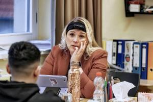 Lehrerin filmt Brennpunktschul-Dramen mit Stirnkamera: "Manchmal echt hart hier"