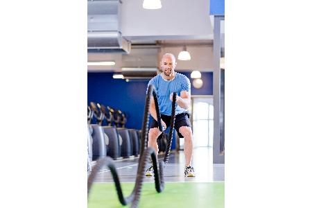 Einmal kurz auspowern, bitte! HIIT eignet sich für alle, die wenig Zeit haben. Einmal kurz auspowern, bitte! HIIT eignet sich für alle, die wenig Zeit haben.
