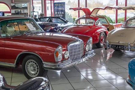Kienle Automobiltechnik Verkaufsraum Heimerdingen Mercedes W 111 W 198 300 SL Flügeltürer