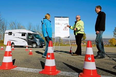 Schritt für Schritt zum Profi-Camper: Mit dem Reisemobil im Straßenverkehr Schritt für Schritt zum Profi-Camper: Mit dem Reisemobil im Straßenverkehr