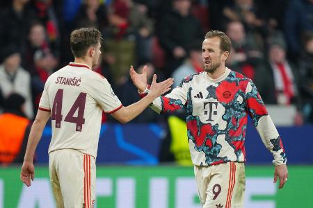 Bayern in Augsburg mit Stanisic und Palhinha