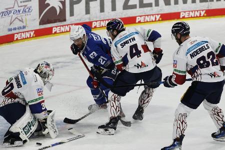 DEL: Berlin siegt mit Rekordspieler Ronning, Haie gleichen aus DEL: Berlin siegt mit Rekordspieler Ronning, Haie gleichen aus