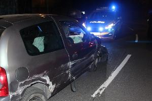 Unfall ohne gültigen Führerschein und nach eigenen Angaben viel zu schnell