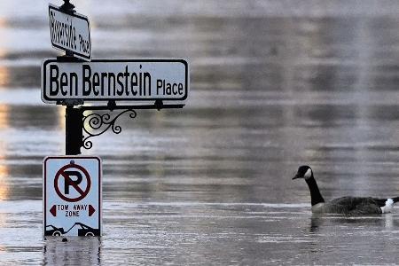 Mehrere Bundesstaaten erleben rekordverdächtige Regenfälle.