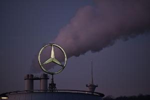 Mercedes-Benz hat zu Jahresbeginn weniger Fahrzeuge verkauft. (Archivbild)