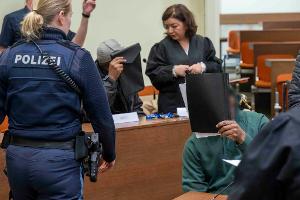 Die Staatsanwaltschaft wirft den Angeklagten die Bildung krimineller Vereinigungen vor. 