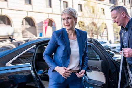 Mecklenburg-Vorpommerns Ministerpräsident Manuela Schwesig ist vorsichtig optimistisch für eine Einigung bei den Koalitionsverhandlungen in dieser Woche. Mecklenburg-Vorpommerns Ministerpräsident Manuela Schwesig ist vorsichtig optimistisch für eine Einigung bei den Koalitionsverhandlungen in dieser Woche.