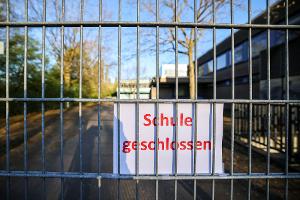 Schulschließungen: Verfasser rechter Drohschreiben gesucht