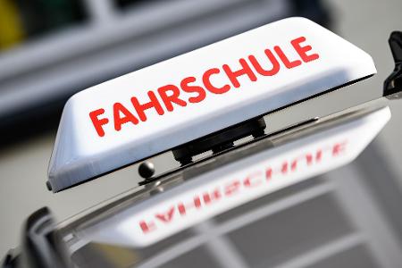 Die Fahrschulen haben ihre Preise deutlich erhöht. Die Fahrschulen haben ihre Preise deutlich erhöht.