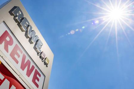 Die Rewe-Gruppe hat 2024 mehr Umsatz und Gewinn gemacht als im Vorjahr.