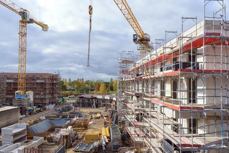 Wohnungen können nach Ansicht der Branche deutlich günstiger gebaut werden als bislang. (Archivbild)