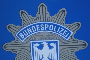 "In flagranti" im Gefahrenbereich erwischt / Bundespolizei lässt junge "Sprayer" von Eltern in Dienststelle abholen
