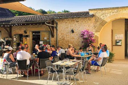Restaurant, Essende Menschen, Terasse
