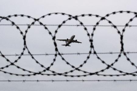 Kommt es zu weiteren Abschiebeflügen nach Afghanistan oder Syrien? (Archivfoto) Kommt es zu weiteren Abschiebeflügen nach Afghanistan oder Syrien? (Archivfoto)