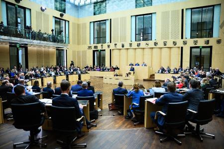 Kommunale Altschulden, Abschuss von Wölfen, K.-o.-Tropfen - damit beschäftigt sich die Länderkammer.