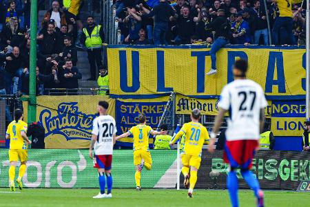 Inklusive Eigentor: HSV patzt gegen Braunschweig Inklusive Eigentor: HSV patzt gegen Braunschweig