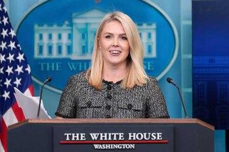 Das Weiße Haus - hier Pressesprecherin Karoline Leavitt - sieht die Aushandlung Dutzender internationaler Handelsdeals innerhalb von Wochen selbst als große Herausforderung. Das Weiße Haus - hier Pressesprecherin Karoline Leavitt - sieht die Aushandlung Dutzender internationaler Handelsdeals innerhalb von Wochen selbst als große Herausforderung.