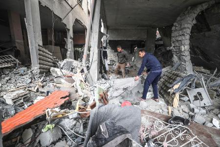 Hunderttausende Palästinenser in Gaza werden nach UN-Angaben in immer kleinere Gebiete gedrängt. (Archivbild)
