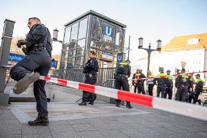 Messerattacke in Berliner U-Bahn: Opfer und Angreifer tot