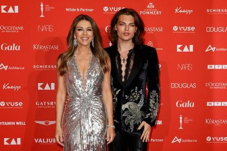Elizabeth Hurley: Glamour-Auftritt mit Sohn Damian in Deutschland Elizabeth Hurley: Glamour-Auftritt mit Sohn Damian in Deutschland
