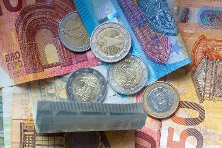 Nach Veröffentlichung des Koalitionsvertrags kursiert wieder die Behauptung, in Deutschland solle das Bargeld abgeschafft werden. Nach Veröffentlichung des Koalitionsvertrags kursiert wieder die Behauptung, in Deutschland solle das Bargeld abgeschafft werden.