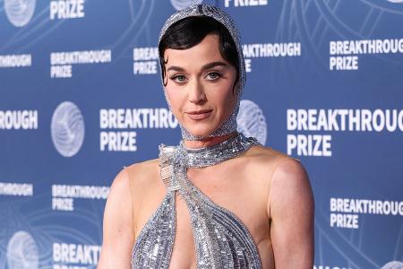 Vor Flug ins Weltall: Katy Perry zeigt sich schon im Raumanzug Vor Flug ins Weltall: Katy Perry zeigt sich schon im Raumanzug