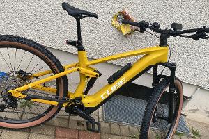 Diebstahl eines gelben Mountainbikes