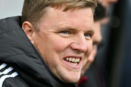 Nach Lungenentzündung: Newcastle vorerst ohne Trainer Howe Nach Lungenentzündung: Newcastle vorerst ohne Trainer Howe