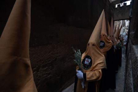 Die dramatischen Umzüge sind gelebte Religion und Touristenmagnet zugleich. (Foto aktuell) Die dramatischen Umzüge sind gelebte Religion und Touristenmagnet zugleich. (Foto aktuell)