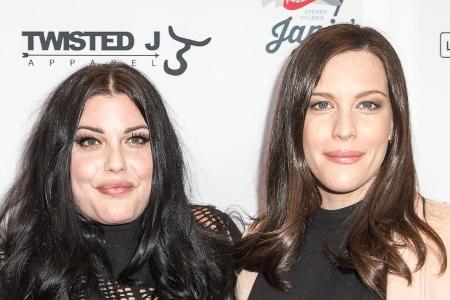 Halbschwestern Liv und Mia Tyler lernten sich auf Aerosmith-Gig kennen Halbschwestern Liv und Mia Tyler lernten sich auf Aerosmith-Gig kennen