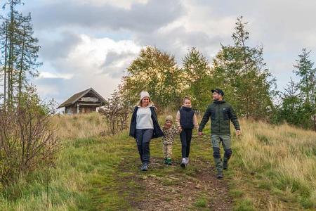 Familie beim Wandern