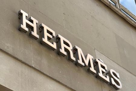 Hermès will im Zollkonflikt seine Kunden stärker zur Kasse bitten. Hermès will im Zollkonflikt seine Kunden stärker zur Kasse bitten.
