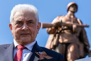  Der Bundestag schließt die Botschafter von Russland und Belarus von der zentralen Gedenkfeier zum 80. Jahrestag des Endes des Zweiten Weltkriegs am 8. Mai aus. 