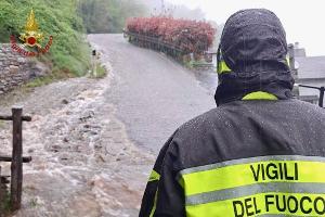 Die Feuerwehren sind wegen der heftigen Regenfälle im Großeinsatz. 