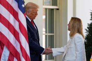 Die US-Zollpolitik ist eines der Hauptthemen bei Treffen von Italiens Ministerpräsidentin Meloni und US-Präsident Trump in Washington. 