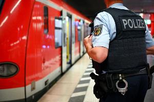 Die Zahl der Übergriffe auf Bahn-Mitarbeiter ist 2024 gestiegen. (Archivbild)