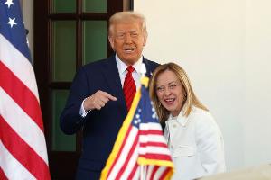 US-Präsident Trump und Italiens Ministerpräsidentin Meloni präsentierten sich am Donnerstag als ziemlich beste Freunde. 