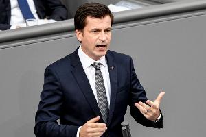 Kommunen-Spitzenvertreter André Berghegger, hier noch als CDU-Bundestagsabgeordneter am Rednerpult. (Archivbild)