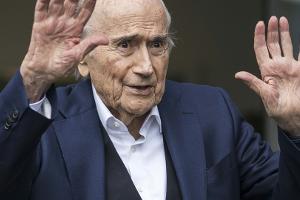 Blatter kritisiert FIFA für "Überbelastung des Fußballs"