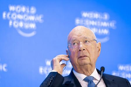 Der Gründer des WEF, Klaus Schwab, tritt zurück. Der Gründer des WEF, Klaus Schwab, tritt zurück.