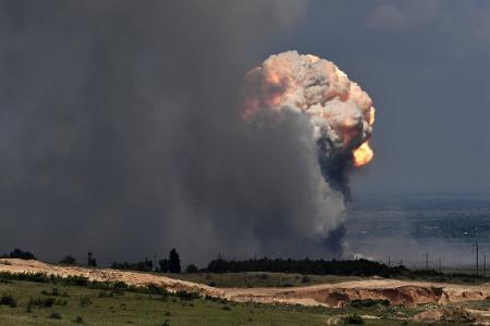Russische Arsenale gehören zu den Hauptzielen ukrainischer Angriffe - im jüngsten Fall soll aber fahrlässiger Umgang mit Munition an den Explosionen schuld sein. (Archivbild)